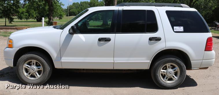 image for item DD4240 2005 Ford Explorer XLT SUV