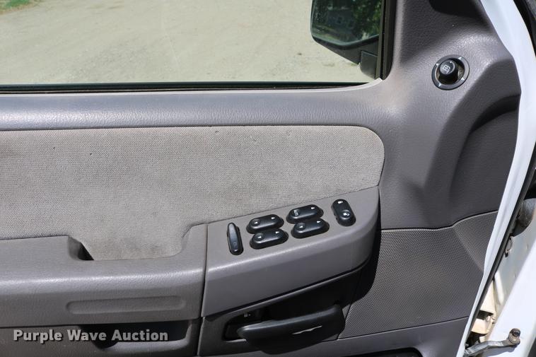 image for item DD4240 2005 Ford Explorer XLT SUV