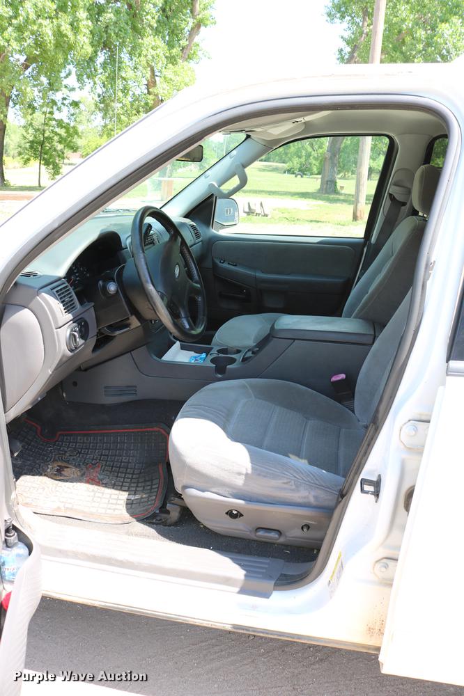image for item DD4240 2005 Ford Explorer XLT SUV