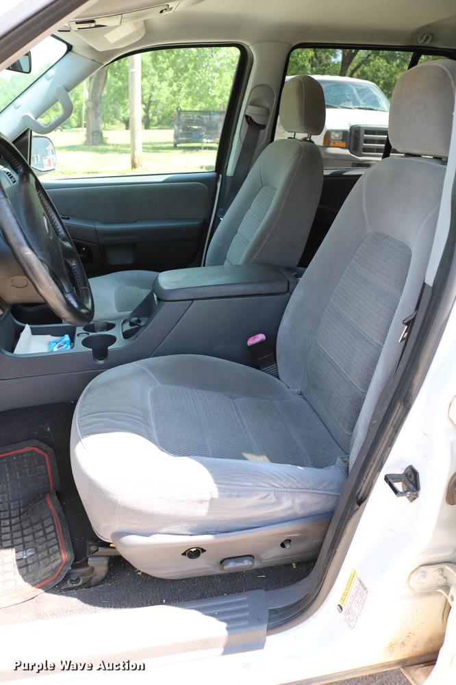 image for item DD4240 2005 Ford Explorer XLT SUV