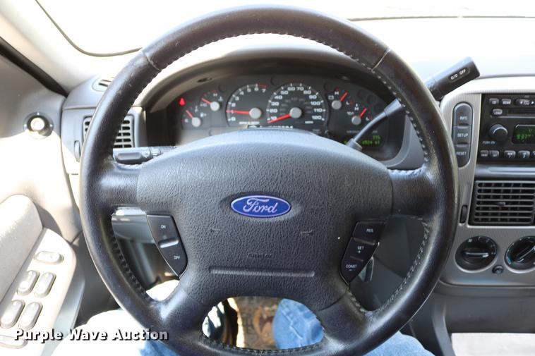 image for item DD4240 2005 Ford Explorer XLT SUV