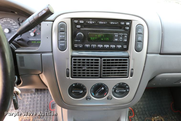 image for item DD4240 2005 Ford Explorer XLT SUV