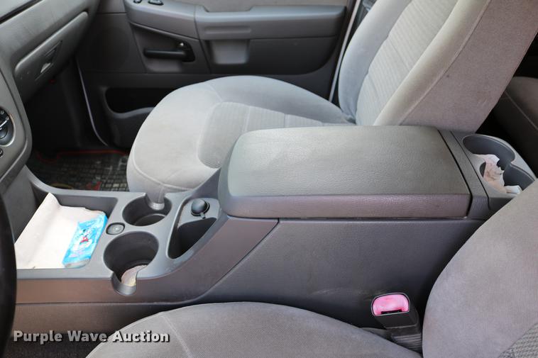 image for item DD4240 2005 Ford Explorer XLT SUV