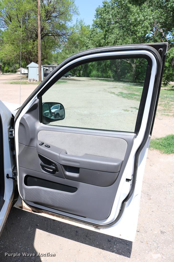 image for item DD4240 2005 Ford Explorer XLT SUV