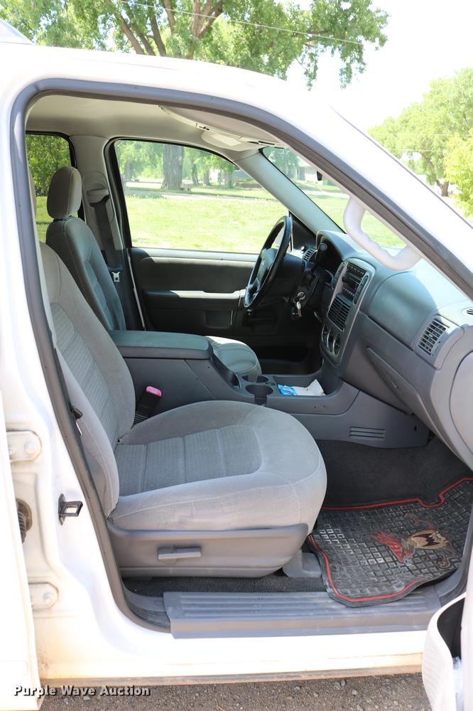 image for item DD4240 2005 Ford Explorer XLT SUV