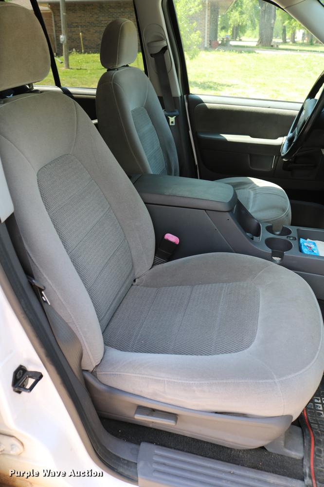 image for item DD4240 2005 Ford Explorer XLT SUV