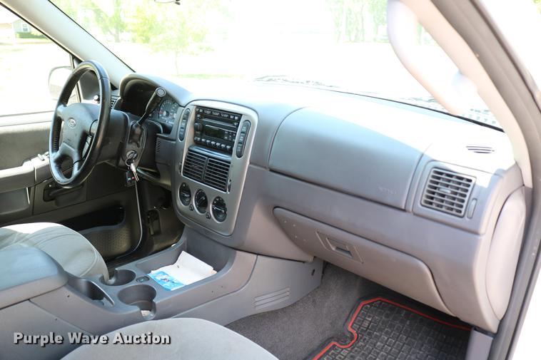 image for item DD4240 2005 Ford Explorer XLT SUV