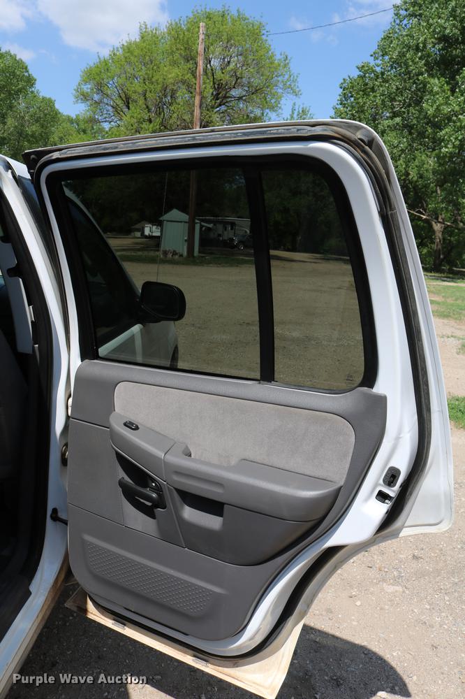image for item DD4240 2005 Ford Explorer XLT SUV
