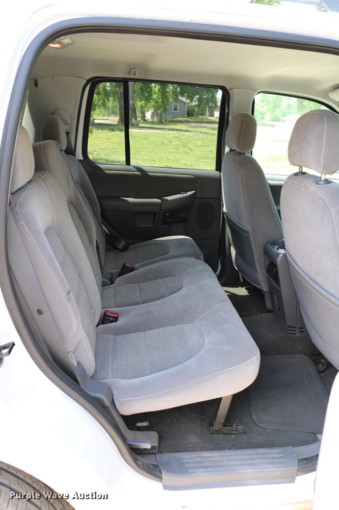 image for item DD4240 2005 Ford Explorer XLT SUV
