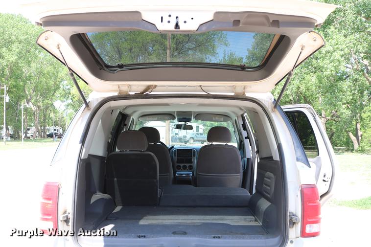 image for item DD4240 2005 Ford Explorer XLT SUV