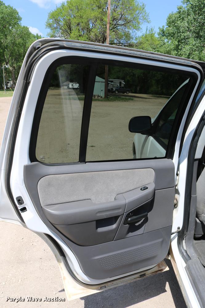 image for item DD4240 2005 Ford Explorer XLT SUV