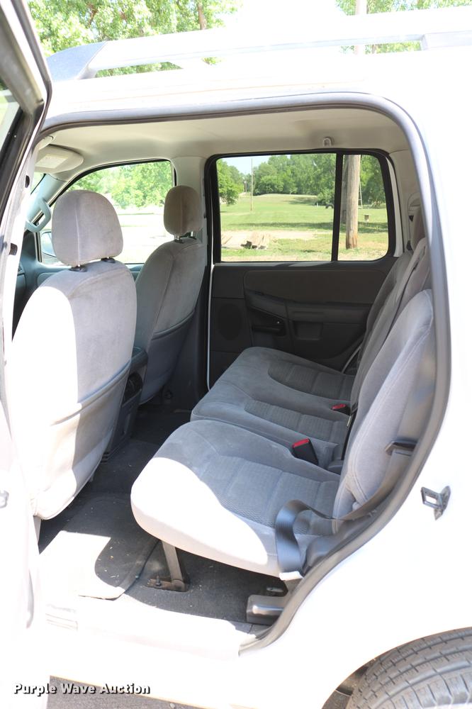 image for item DD4240 2005 Ford Explorer XLT SUV