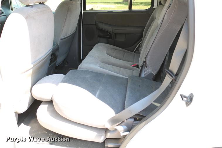 image for item DD4240 2005 Ford Explorer XLT SUV