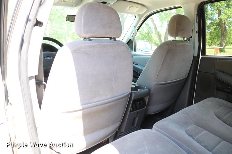 image for item DD4240 2005 Ford Explorer XLT SUV