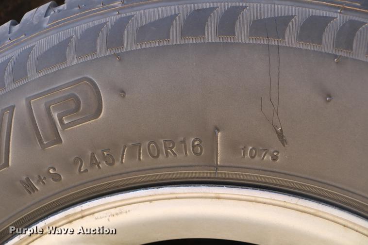 image for item DD4240 2005 Ford Explorer XLT SUV