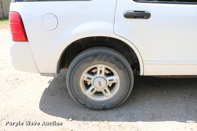 image for item DD4240 2005 Ford Explorer XLT SUV