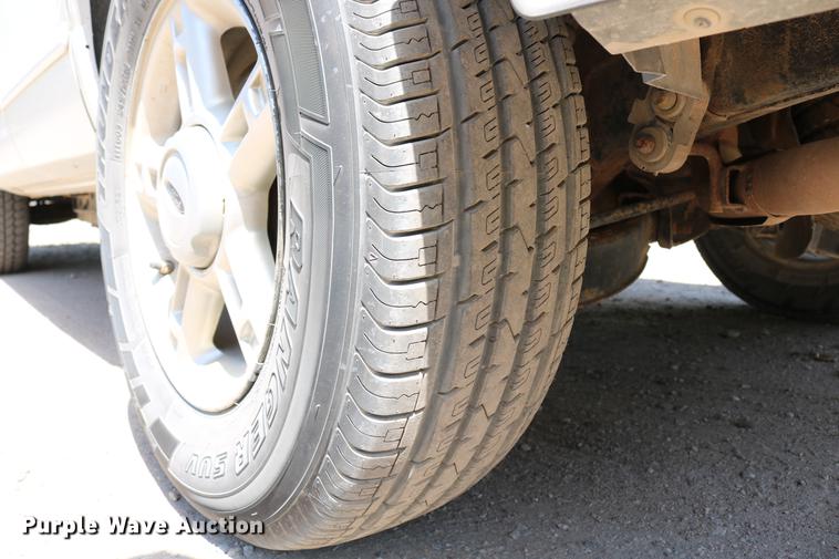 image for item DD4240 2005 Ford Explorer XLT SUV