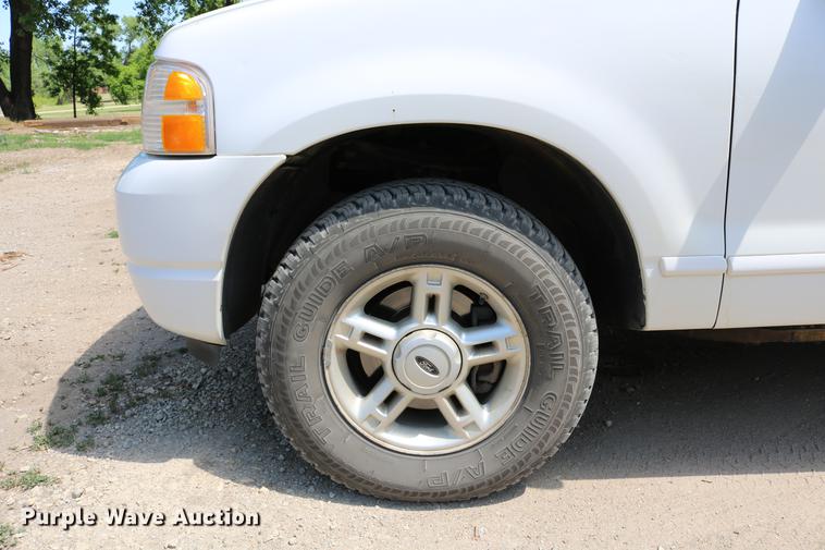 image for item DD4240 2005 Ford Explorer XLT SUV