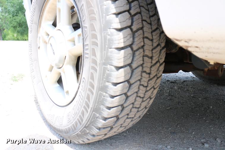 image for item DD4240 2005 Ford Explorer XLT SUV