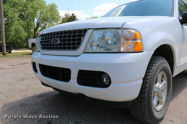 image for item DD4240 2005 Ford Explorer XLT SUV