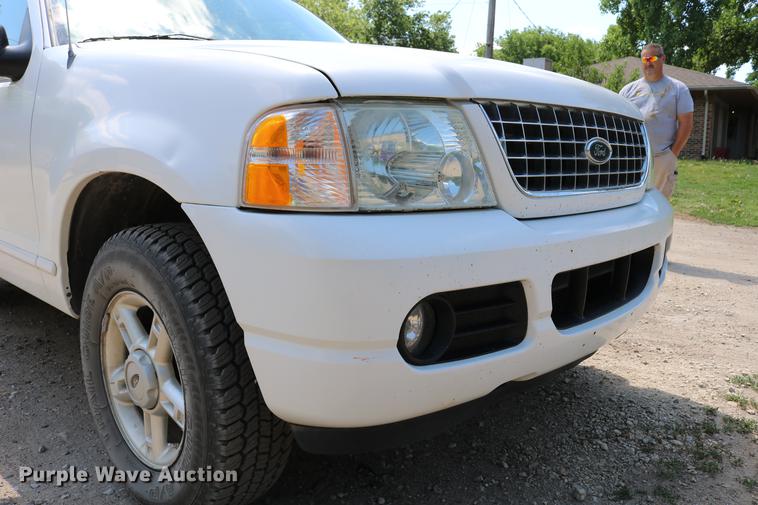 image for item DD4240 2005 Ford Explorer XLT SUV