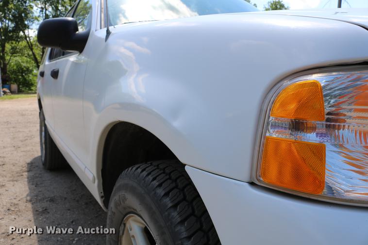 image for item DD4240 2005 Ford Explorer XLT SUV