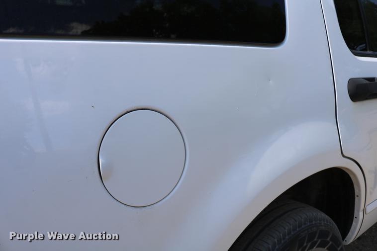 image for item DD4240 2005 Ford Explorer XLT SUV