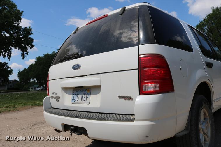 image for item DD4240 2005 Ford Explorer XLT SUV