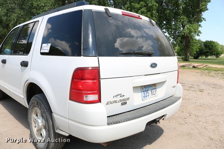 image for item DD4240 2005 Ford Explorer XLT SUV