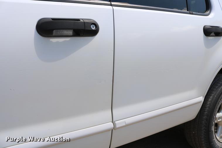 image for item DD4240 2005 Ford Explorer XLT SUV