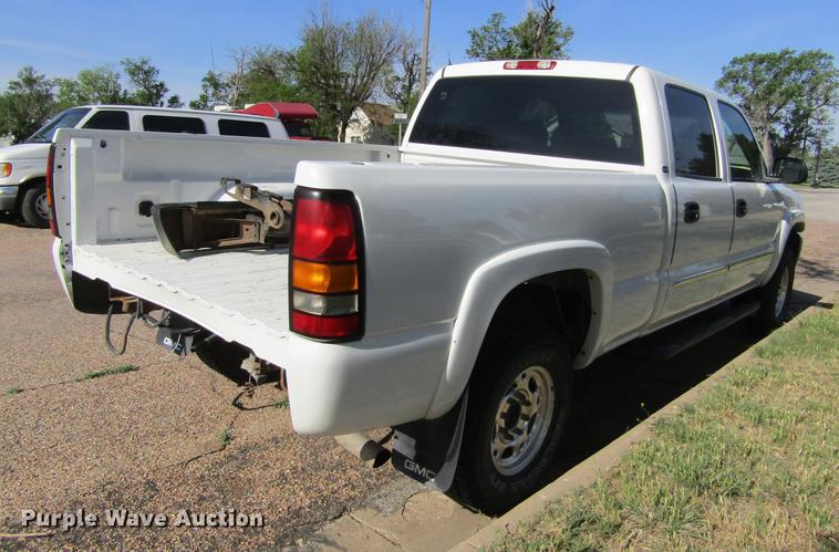 image for item DD5667 2005 GMC Sierra 1500HD Crew Cab pickup truck