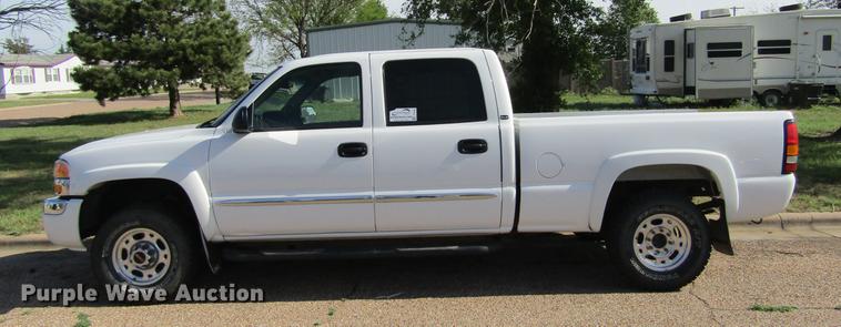 image for item DD5667 2005 GMC Sierra 1500HD Crew Cab pickup truck