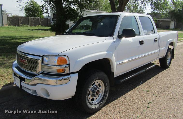 image for item DD5667 2005 GMC Sierra 1500HD Crew Cab pickup truck