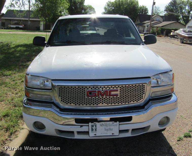 image for item DD5667 2005 GMC Sierra 1500HD Crew Cab pickup truck
