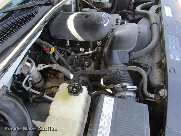 image for item DD5667 2005 GMC Sierra 1500HD Crew Cab pickup truck