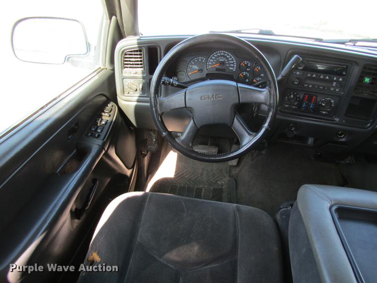 image for item DD5667 2005 GMC Sierra 1500HD Crew Cab pickup truck