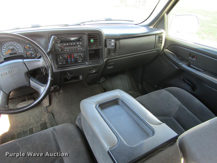 image for item DD5667 2005 GMC Sierra 1500HD Crew Cab pickup truck