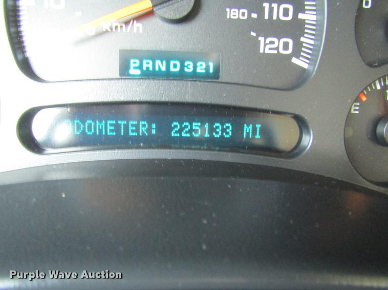 image for item DD5667 2005 GMC Sierra 1500HD Crew Cab pickup truck