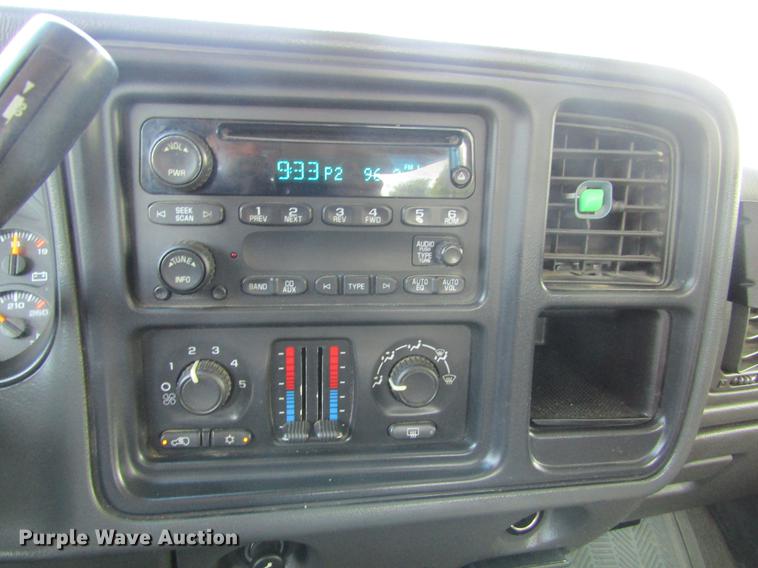 image for item DD5667 2005 GMC Sierra 1500HD Crew Cab pickup truck