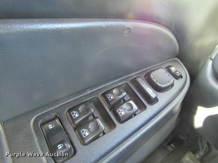 image for item DD5667 2005 GMC Sierra 1500HD Crew Cab pickup truck