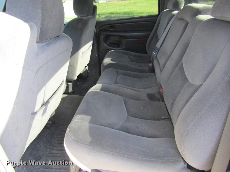 image for item DD5667 2005 GMC Sierra 1500HD Crew Cab pickup truck