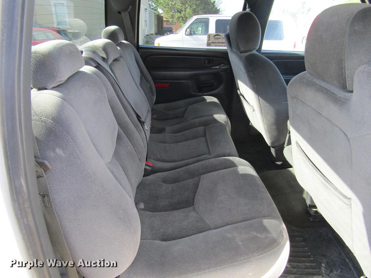 image for item DD5667 2005 GMC Sierra 1500HD Crew Cab pickup truck