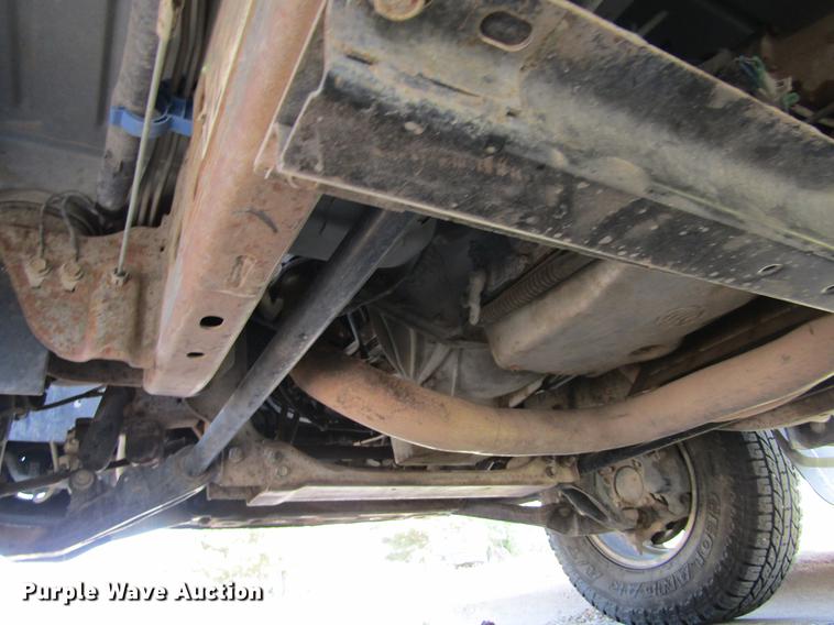 image for item DD5667 2005 GMC Sierra 1500HD Crew Cab pickup truck