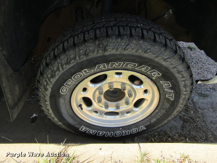 image for item DD5667 2005 GMC Sierra 1500HD Crew Cab pickup truck