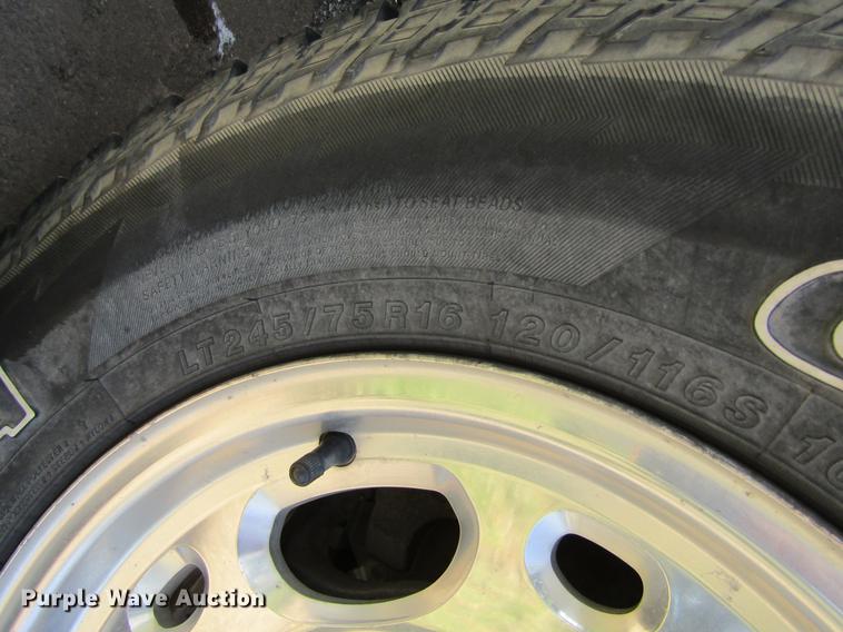 image for item DD5667 2005 GMC Sierra 1500HD Crew Cab pickup truck