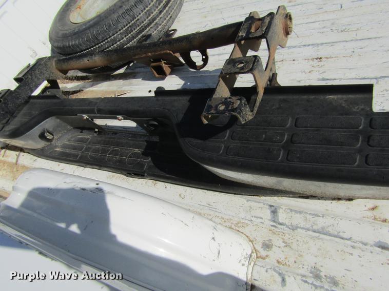 image for item DD5667 2005 GMC Sierra 1500HD Crew Cab pickup truck