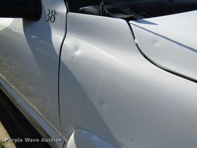 image for item DD5667 2005 GMC Sierra 1500HD Crew Cab pickup truck