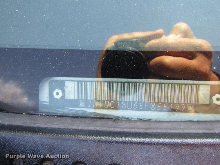 image for item DD5667 2005 GMC Sierra 1500HD Crew Cab pickup truck