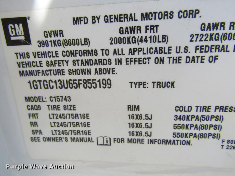 image for item DD5667 2005 GMC Sierra 1500HD Crew Cab pickup truck