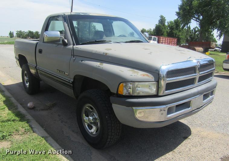 image for item DD5673 1995 Dodge Ram 1500 pickup truck